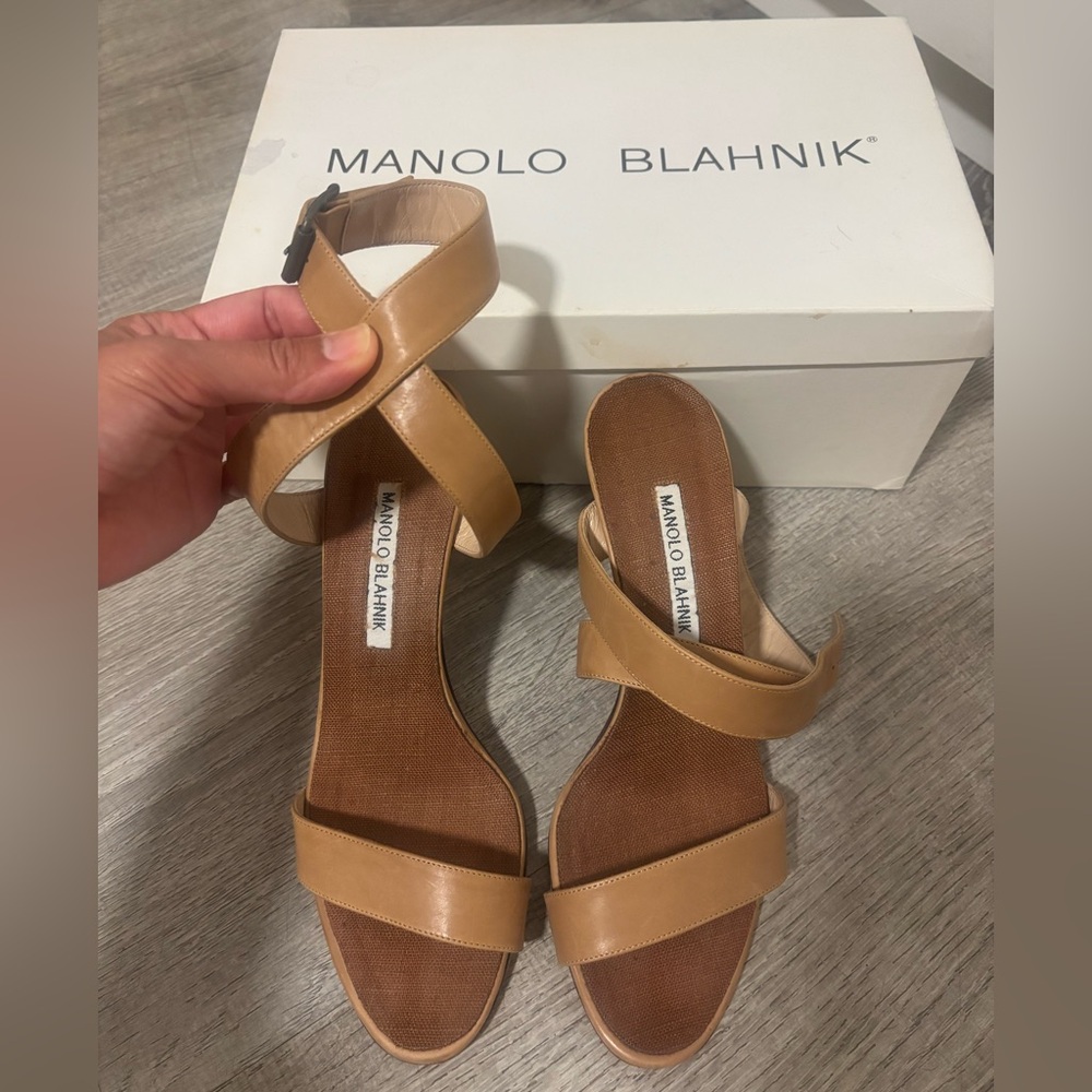 Manolo Blahnik Beige Leather Sandals